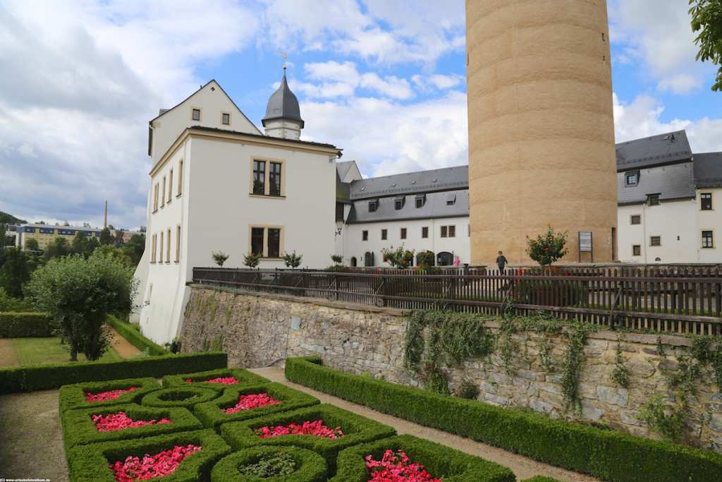 Schlossgarten und Bergfried am Schloss Wildeck in Zschopau