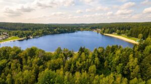 Luftbild vom Greifenbachstauweiher bei Geyer im Erzgebirge