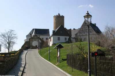 Die malerische Burg Scharfenstein im Erzgebirge mit Spielzeugmuseum