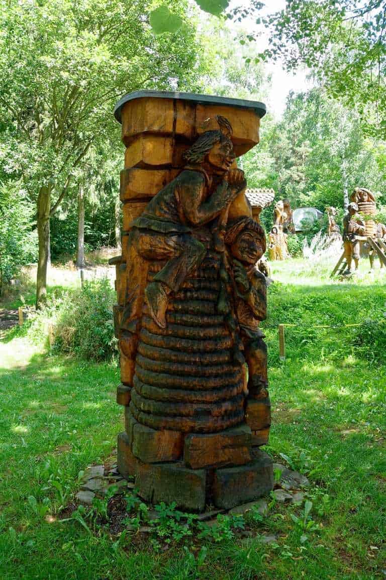 Blockhausen - Sauensäger - Kettensägenkünstler | Max und Moritz bei den Bienen in Blockhausen max und Moritz Blockhausen