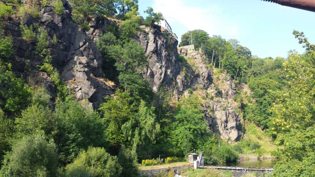 idyllisch an der Zschopau dieKlettersteige im Erzgebirge bei Wolkenstein