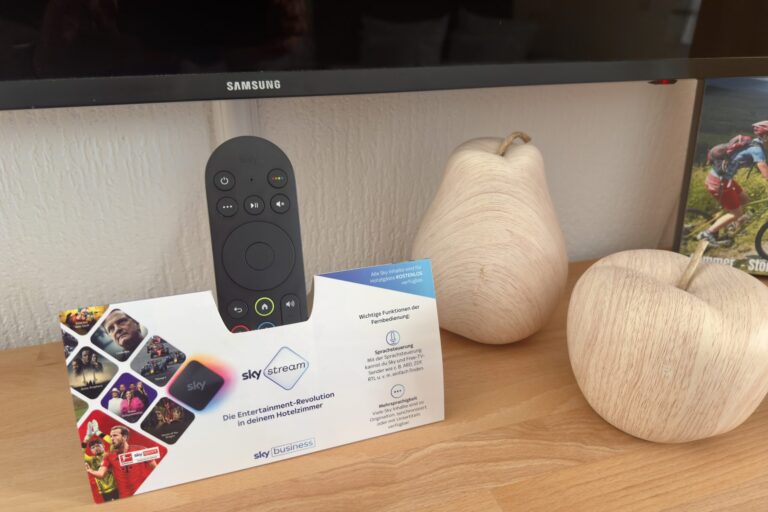 LED-Fernseher mit SKY Stream Hotel